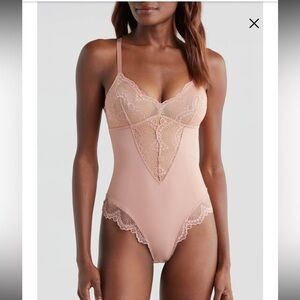 Pinsy Elegant Lace Bodysuit in Blush Pink